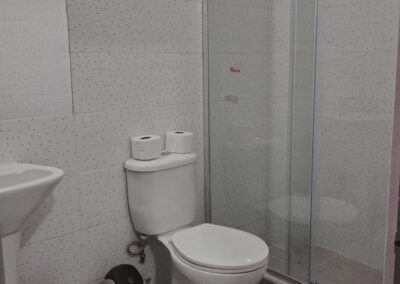 Remodelación dormitorios y baños hotel Libertad Iquique mayo 2024