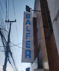 Cambio de gráfica Letrero Balfer Zofri en Iquique febrero 2024