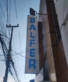 Cambio de gráfica Letrero Balfer Zofri en Iquique febrero 2024