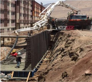 Demolición y reconstrucción de muros de contención y pavimentación