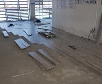 Instalación piso vinílico Ilustre municipalidad de Iquique febrero 2024