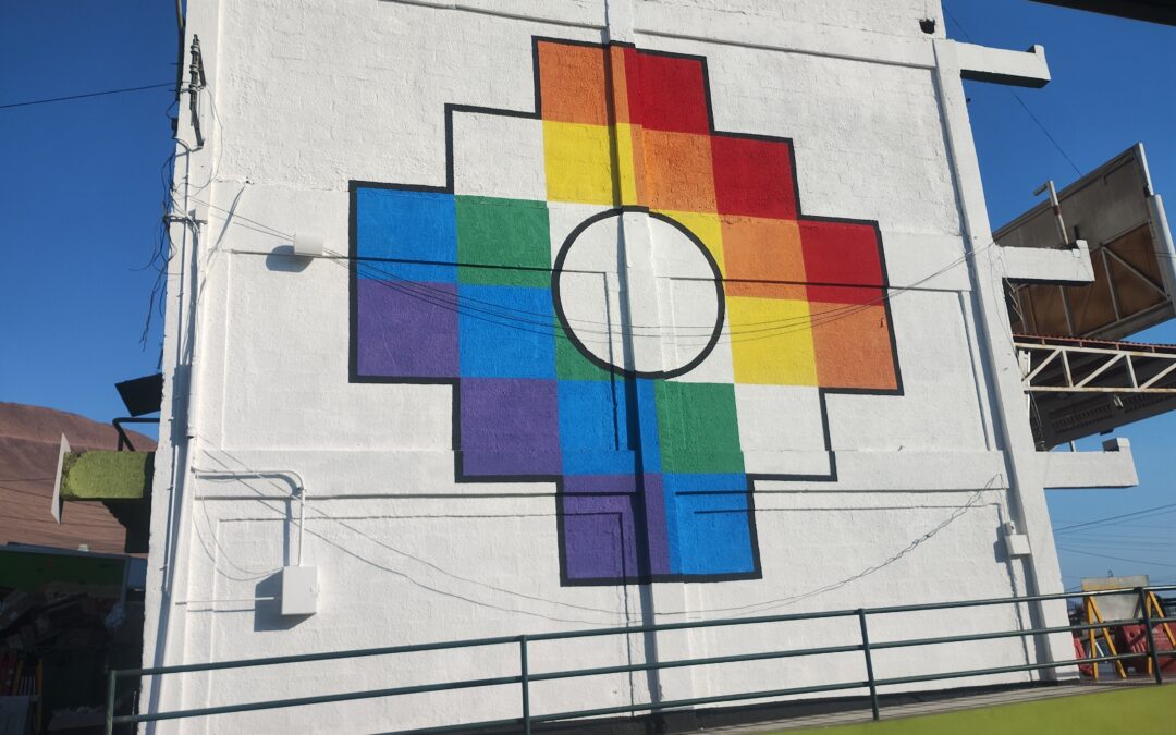 Pintura mural Cruz Chakana Terminal Agropecuario Iquique 2026