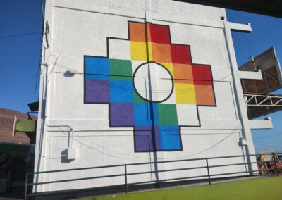 Pintura mural Cruz Chakana Terminal Agropecuario Iquique 2026